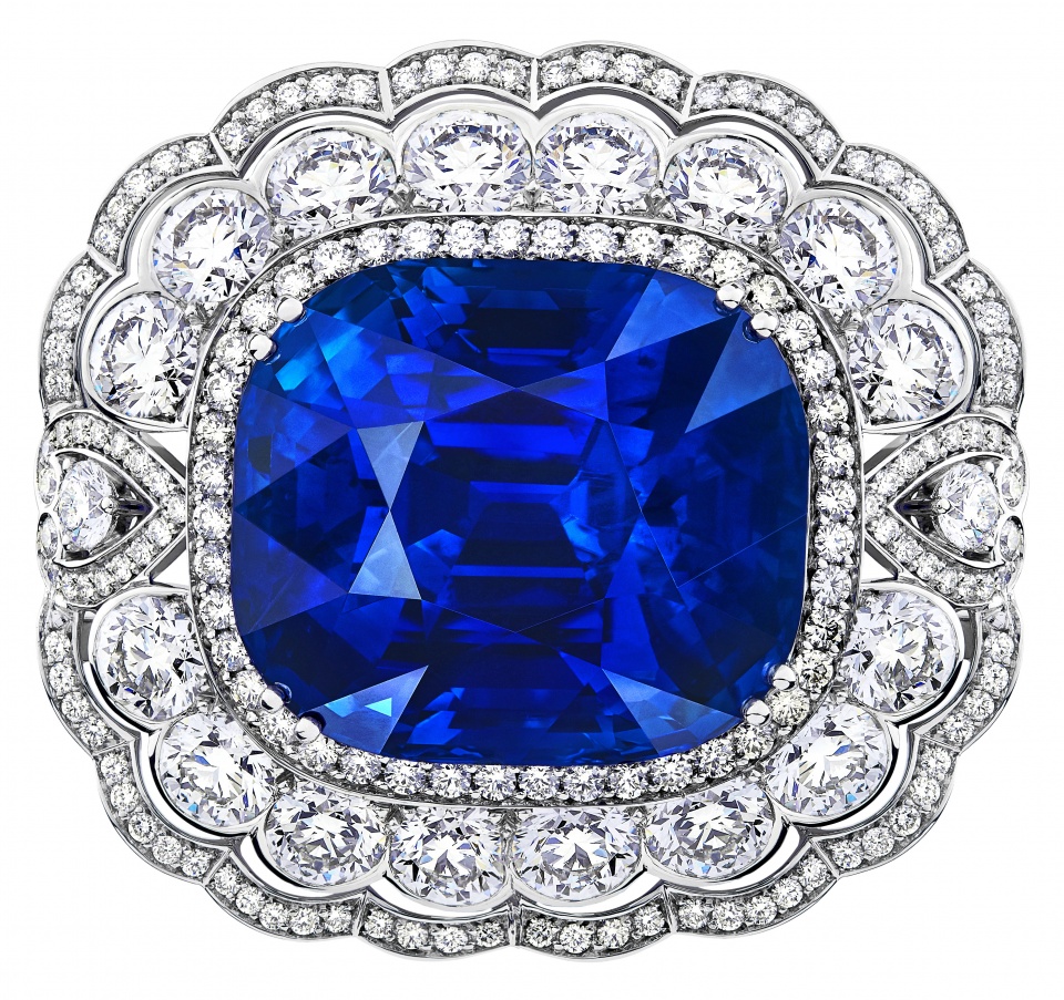 garrard皇室庆典蓝宝石胸针——118.88克拉缅甸产"皇家蓝"