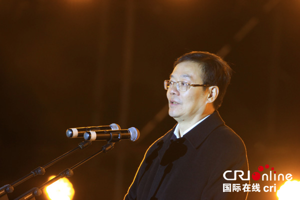 图片默认标题_fororder_四川省人大常委会副主任侯晓春宣布2018四川花卉（果类）生态旅游节分会场暨盐源县第二届苹果节开幕