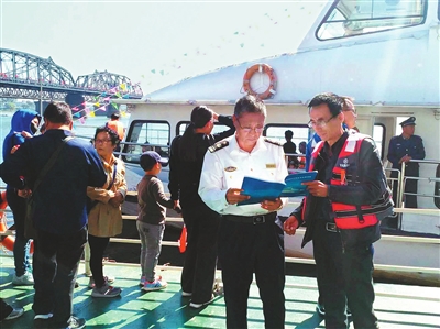 丹东海事局重点巡查确保水上交通安全