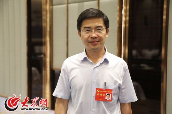 14日下午,泰安团代表,东平县委书记赵德建接受记者采访.