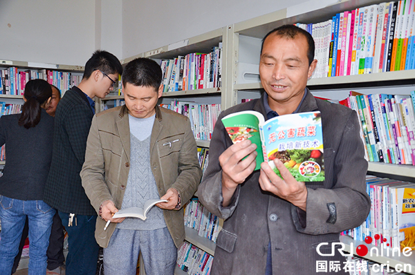 图片默认标题_fororder_农村书屋的村民