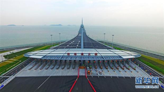 港澳媒体热评港珠澳大桥通车:为中国经济发展