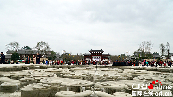 图片默认标题_fororder_开幕式当天-众多游客前感受”双节“氛围-现场人潮如织（摄影-徐建华）