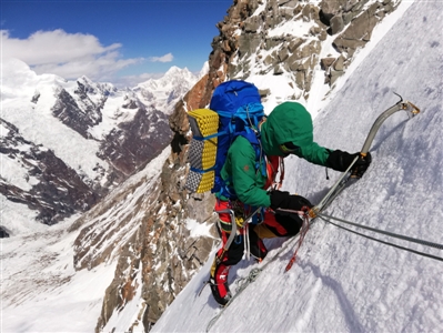 （焦点图，导航成都，移动端轮播图）61年后国人再次登顶贡嘎 四川人首次站在贡嘎之巅