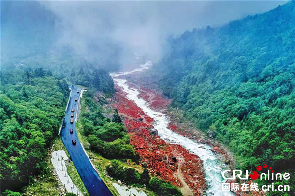 图片默认标题_fororder_红石滩美景-海螺沟景区管理局-供图