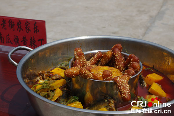 图片默认标题 图片默认标题_fororder_现场品鉴的南瓜菜品-摄影-张勇