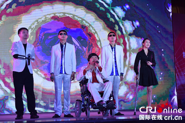 图片默认标题_fororder_残疾歌手倾情献唱。