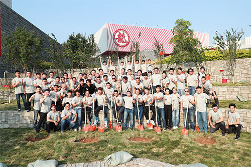 成家班40周年庆典 成龙:荣誉属于成家班兄弟 -