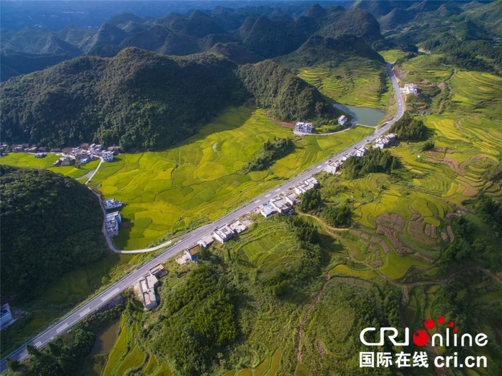 贵州荔波道路交通呈现新面貌  带动大发展