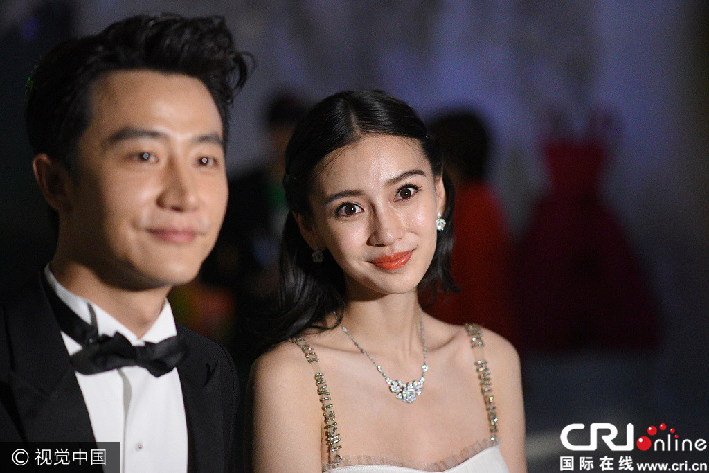 dior华诞杨颖黄轩亮相 baby脸歪僵硬吓人