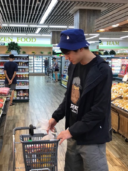 都在偶遇林更新 玥公子极其随意完全无偶像包