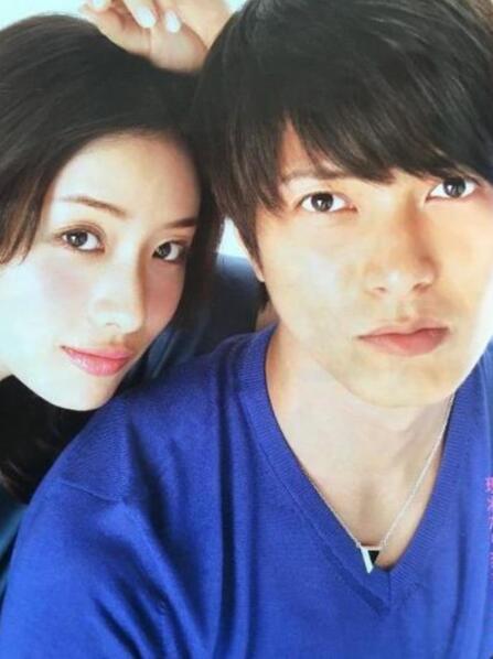 据台湾媒体报道,日本男星山下智久和石原里美传出9月宣布结婚!