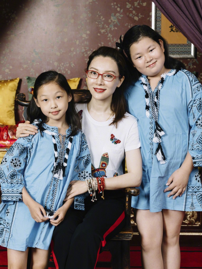 陈数晒家人高清照片 与儿女合照温馨懈＃(图)