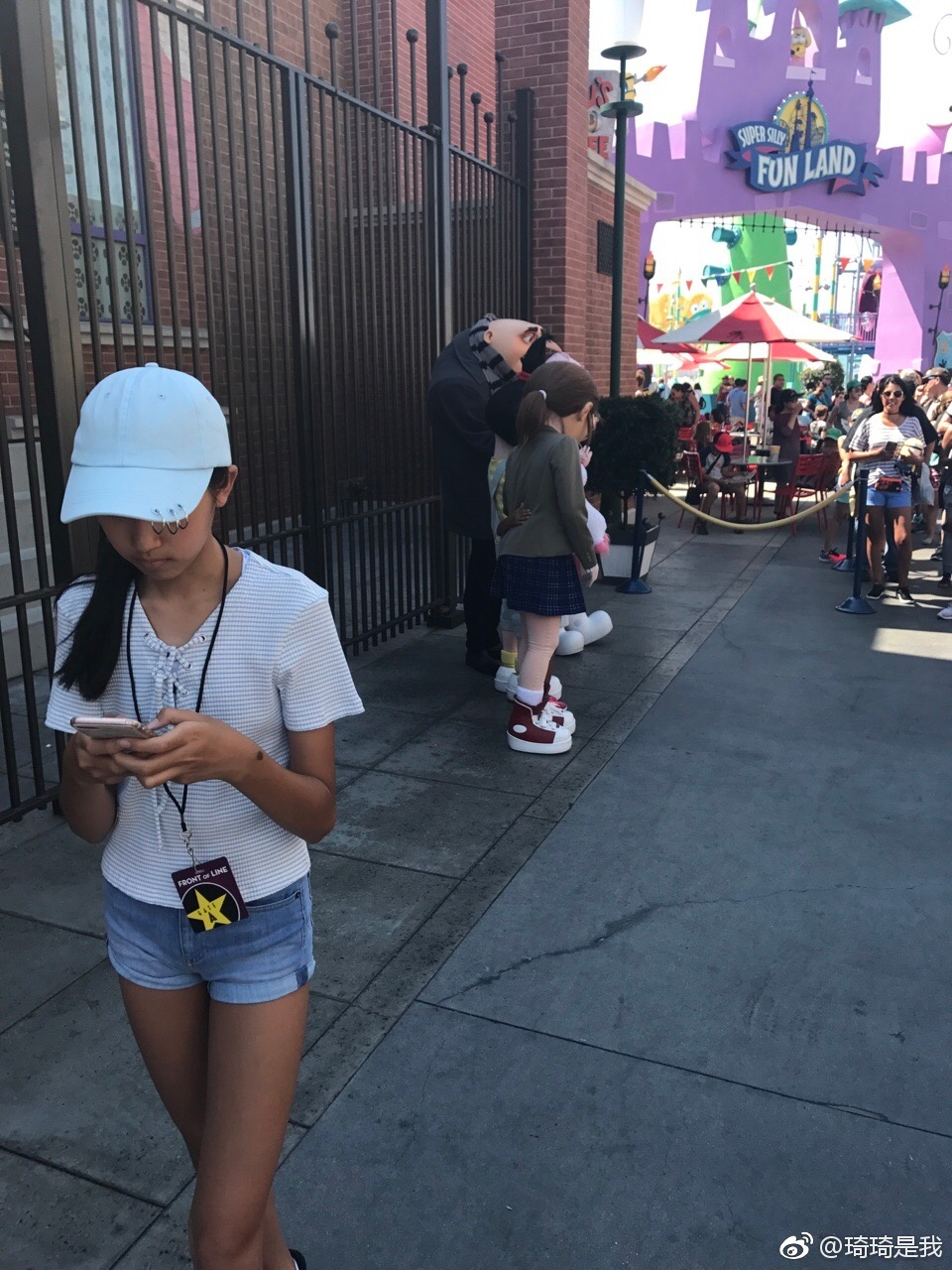 任达华12岁女儿近照曝光 长腿逆天颜值高