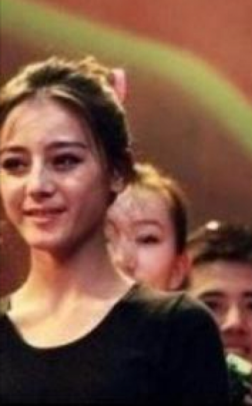热巴最全老照片:拥有完美的身材和无敌的颜值