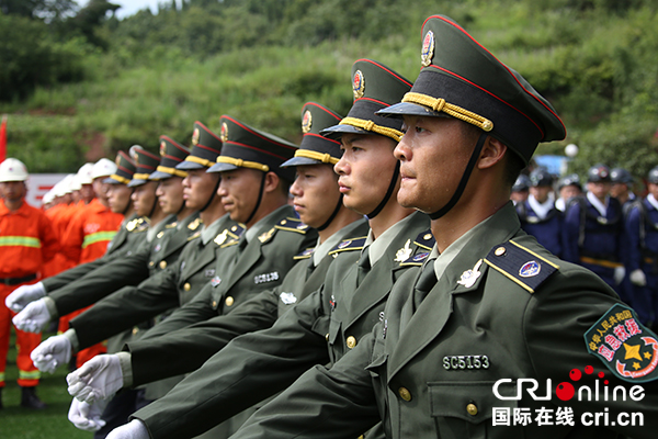 图片默认标题_fororder_（7月13日现场进行军事化队列操练-摄影-胡嘉岩）