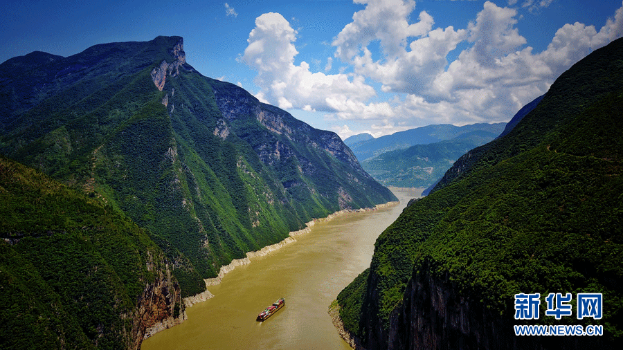【焦点图】【“飞阅”中国】无人机航拍仲夏瞿塘峡 大美三峡山河壮丽