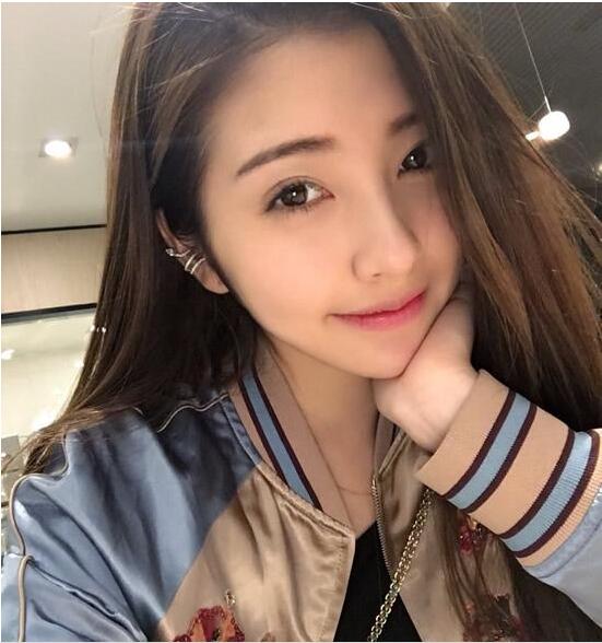 ˼ϷͷӣǰŮ۾