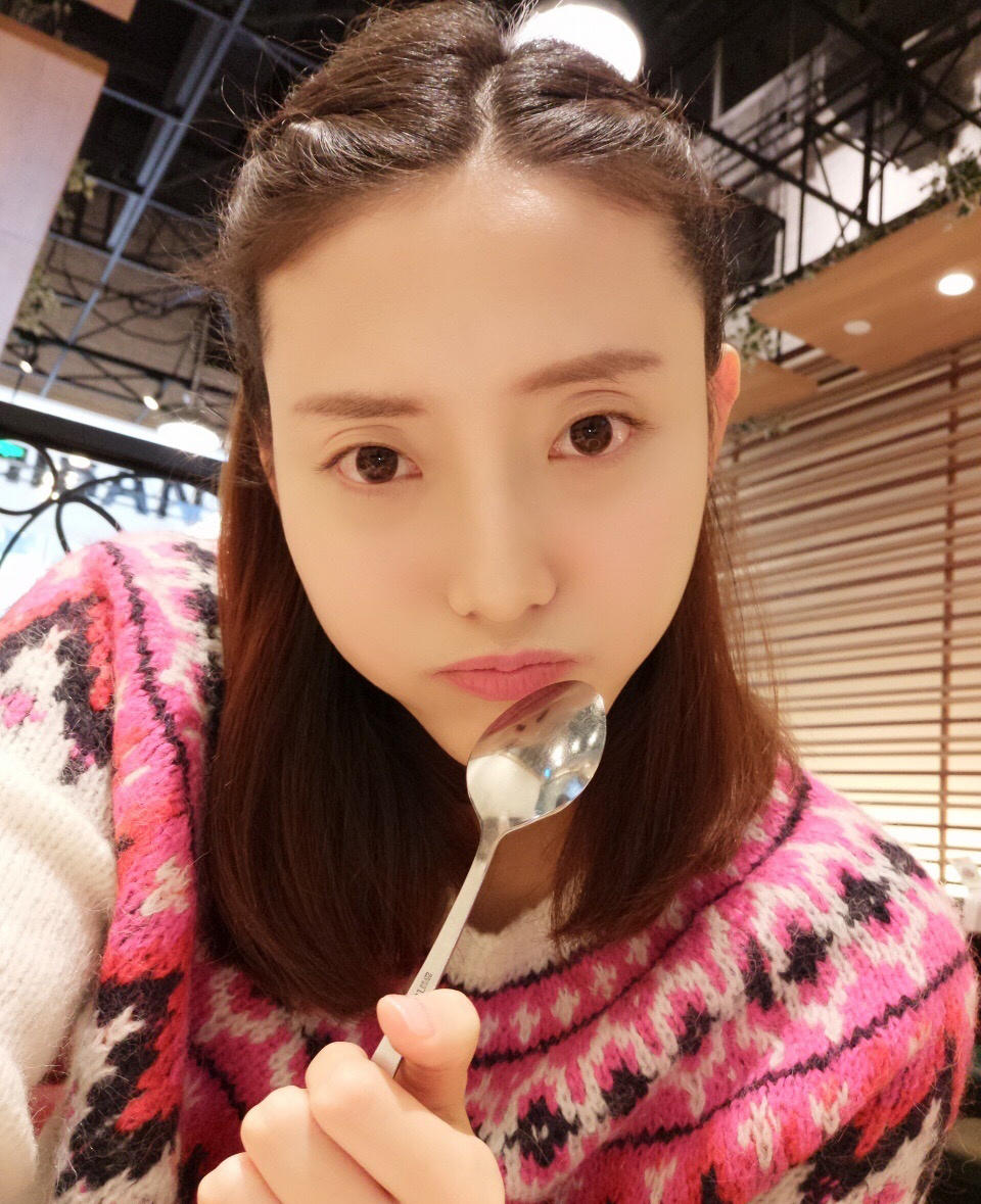 这个小姐姐有点美游泳女神被她比下去