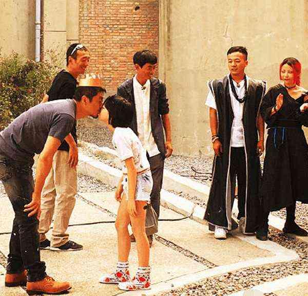 李亚鹏将李嫣送到这个地方，只因当年王菲的一句话