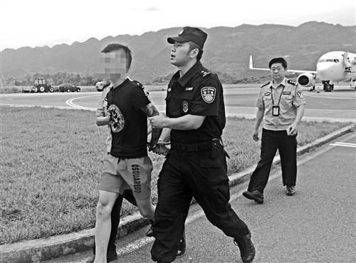 【法制安全 列表】为赚万元贩运费 十六岁少年体内藏毒