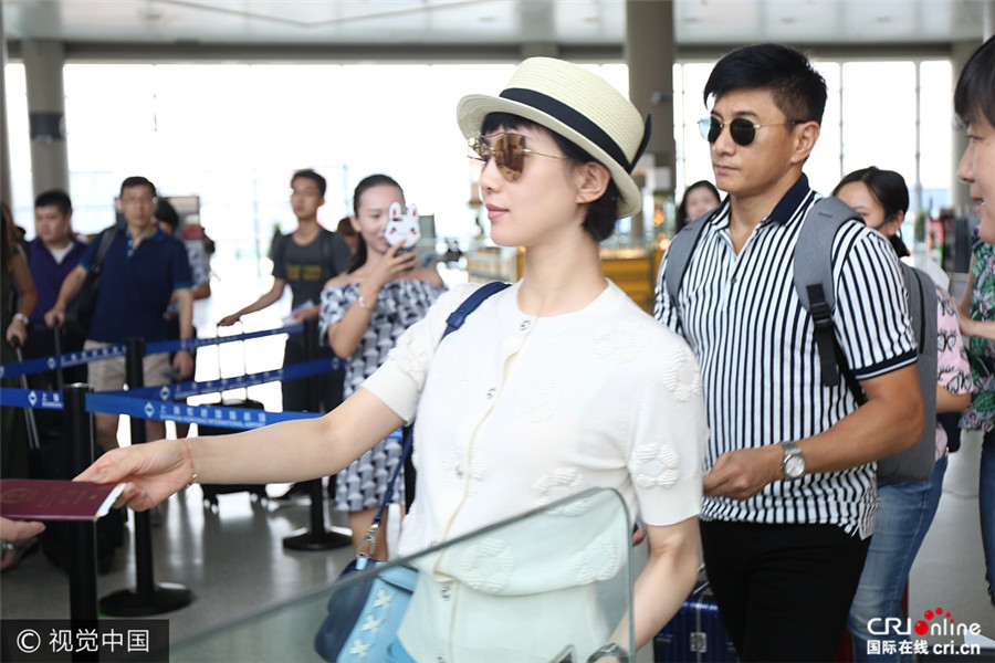 胖到认不出! 隆诗 夫妇甜蜜现身 刘诗诗小清新