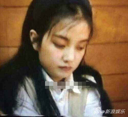 赵薇25年前龙套照曝光 大眼睛长头发水灵灵