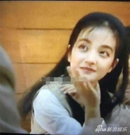 赵薇25年前龙套照曝光 大眼睛长头发水灵灵