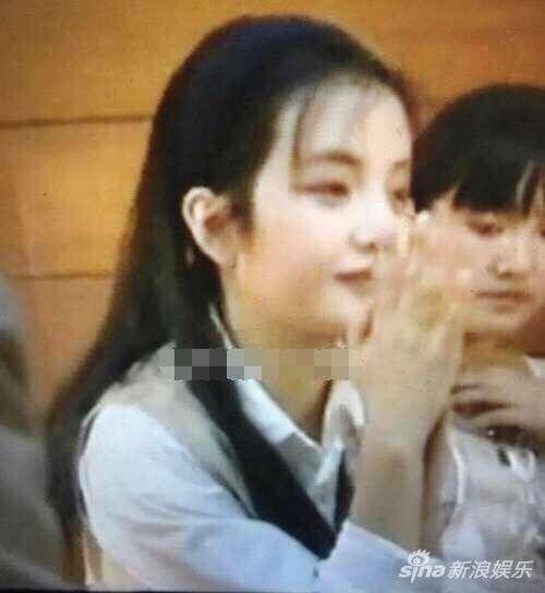 赵薇25年前龙套照曝光 大眼睛长头发水灵灵
