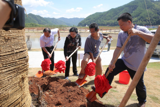 “同心产业扶贫 紫薇培育示范基地”在福建省政和县授牌（滚动）