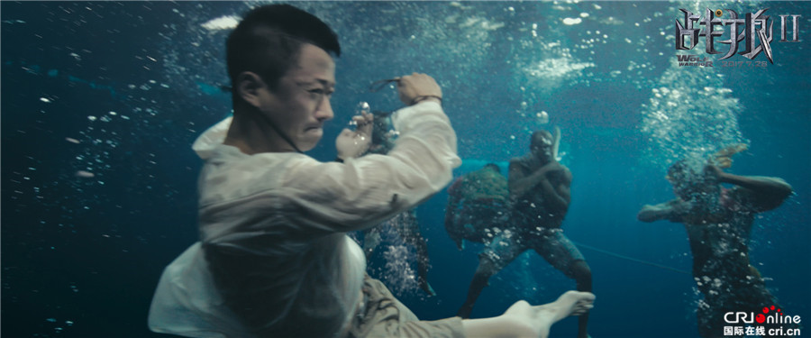 《战狼2》曝水下特辑 揭秘吴京“差点死了”的一场戏
