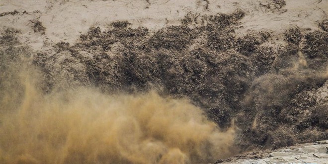 壶口瀑布迎来今年最大洪峰