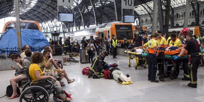 【直播】西班牙巴塞罗那火车冲撞站台_fororder_20170728-636368294587507488_20170728090701-kjL-U43145792890OeD-992x558@LaVanguardia-Web