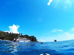 中国女游客在泰国普吉岛海边拍照 被海浪卷走身亡