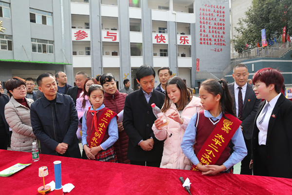 万源市举行第十二届青少年科技创新大赛暨市长奖颁奖典礼