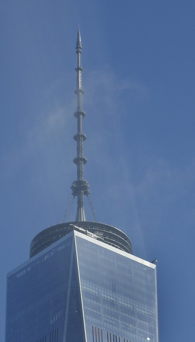 纽约世贸大厦现神奇“自然光柱” 与“911”纪念光柱神似