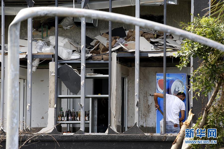 贝鲁特民众清理家园