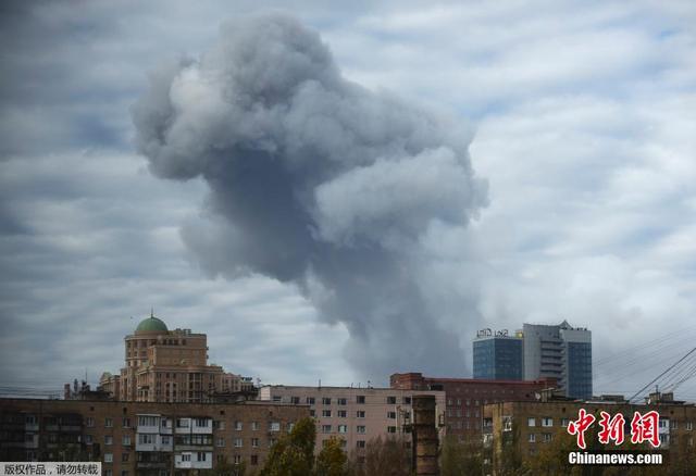 乌东部发生大爆炸 数公里外建筑玻璃被震碎(组图)