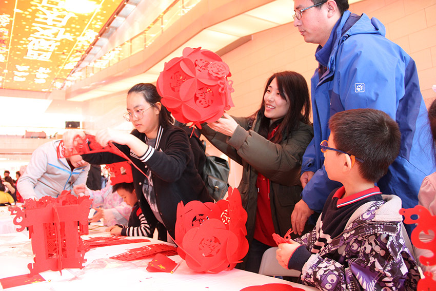 歡慶“三八” 西城千名女性主題家庭日逛文化“大集”