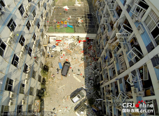 杭州一学校公寓楼爆炸 40余间宿舍受损13人受伤(高清组图)
