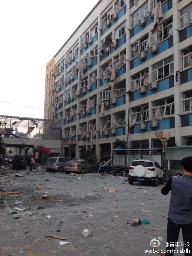 杭州一学校公寓楼爆炸 40余间宿舍受损13人受伤(高清组图)