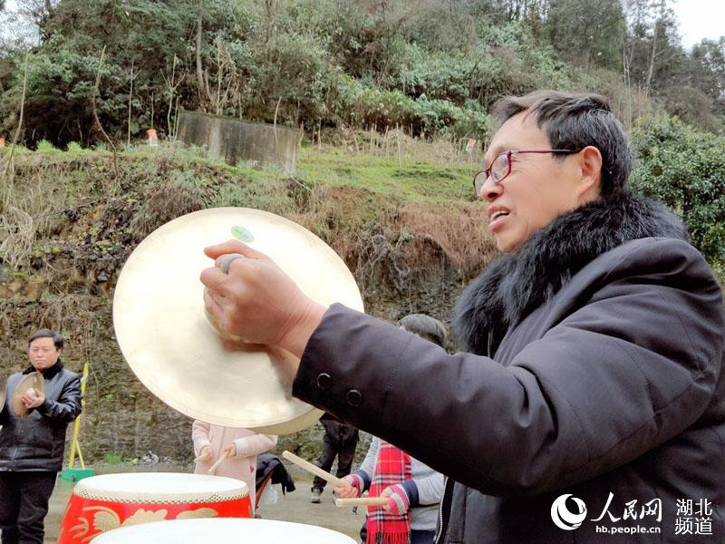 湖北鹤峰：“敲”出农村新生活