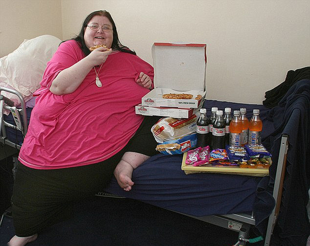 英国最胖女人死于心脏病 重508斤6年未出门(组图)