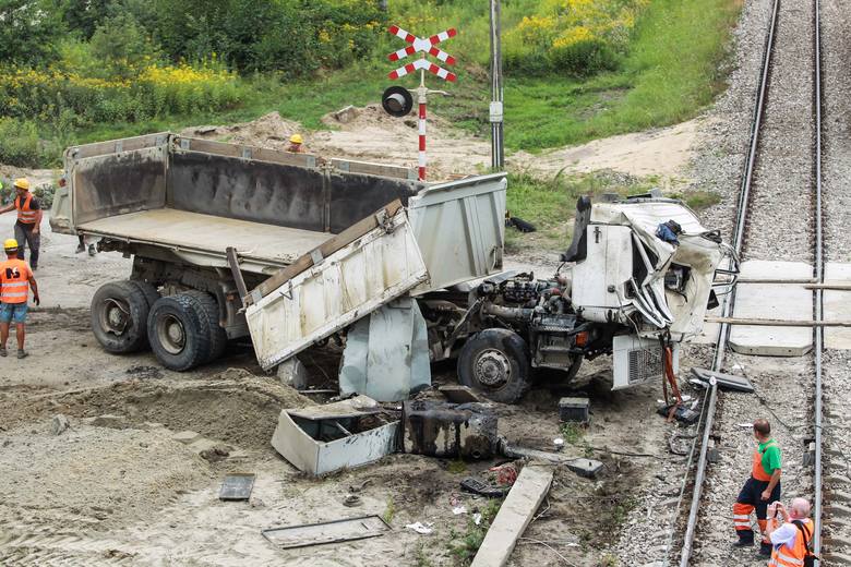 波兰发生火车与卡车相撞事故 致1人死亡