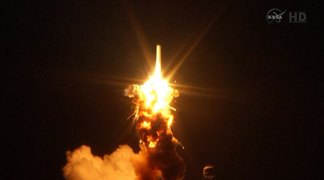 美國"天鵝座"飛船升空6秒後爆炸 形成巨大火球(高清組圖)