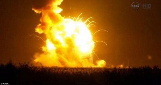 美国"天鹅座"飞船升空6秒后爆炸 形成巨大火球(高清组图)