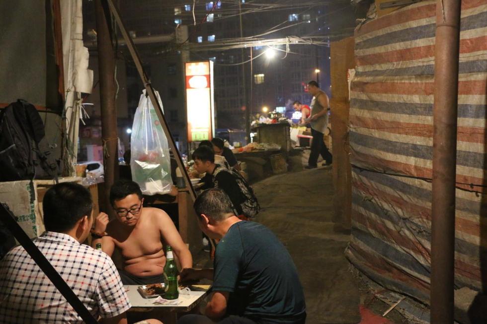 挑战日本《深夜食堂》,中国老汉卖方便面年入百万