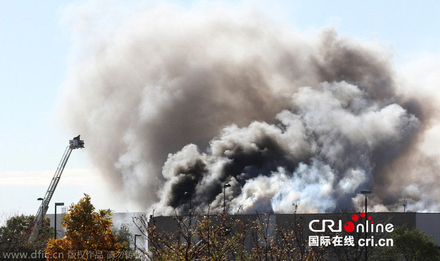 美國堪薩斯州小型飛機撞上機場建築 至少4死5傷(組圖) 美國堪薩斯州小型飛機撞上機場建築 至少4死5傷(組圖)