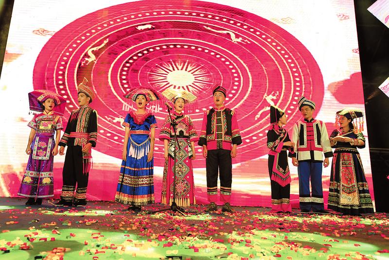 广西南宁： 壮族浪漫婚俗在“三街两巷”呈现