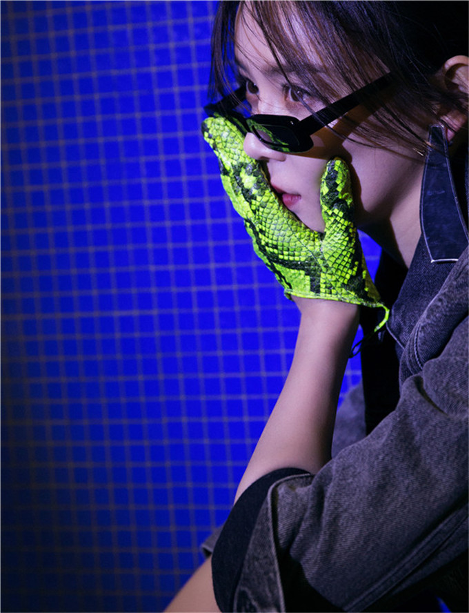 袁姗姗时髦上线潮酷风格绽放巴黎街头